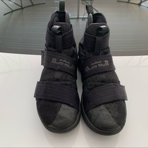 Lebron solider. Nice condition. Indoor only.